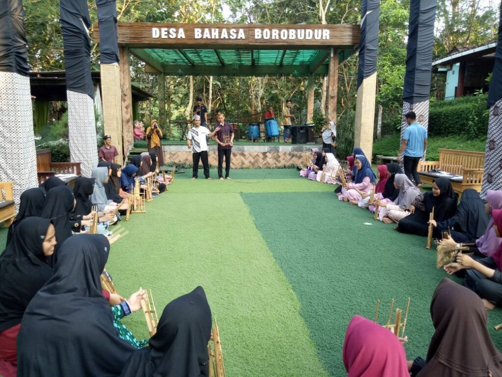 kenaikan umk untuk kursus bahasa inggris