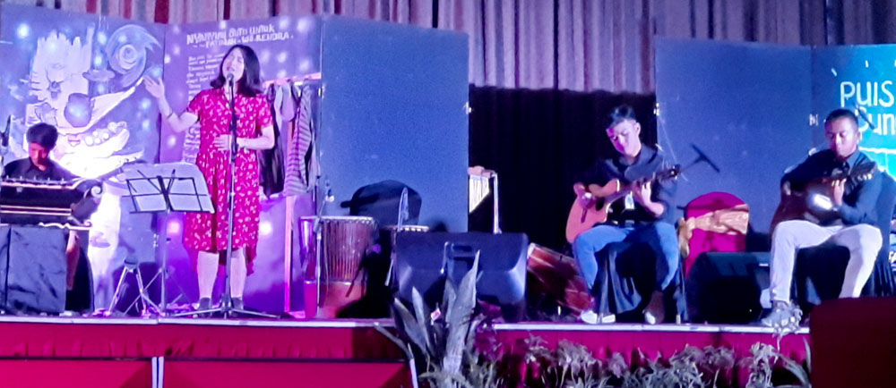 konser merajut bunyi munir syalala
