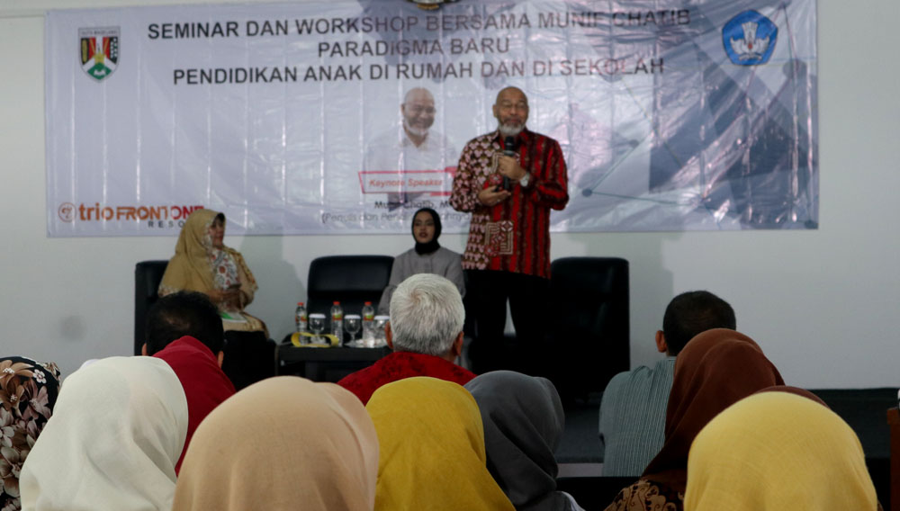 Munif Chatib dalam seminar Paradigma Baru Pendidikan