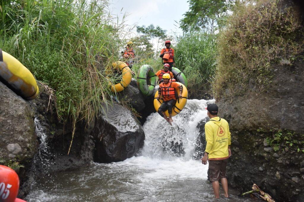 tubing tlising adventur
