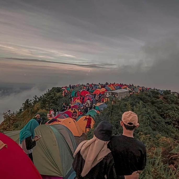 ramainya puncak gunung andong