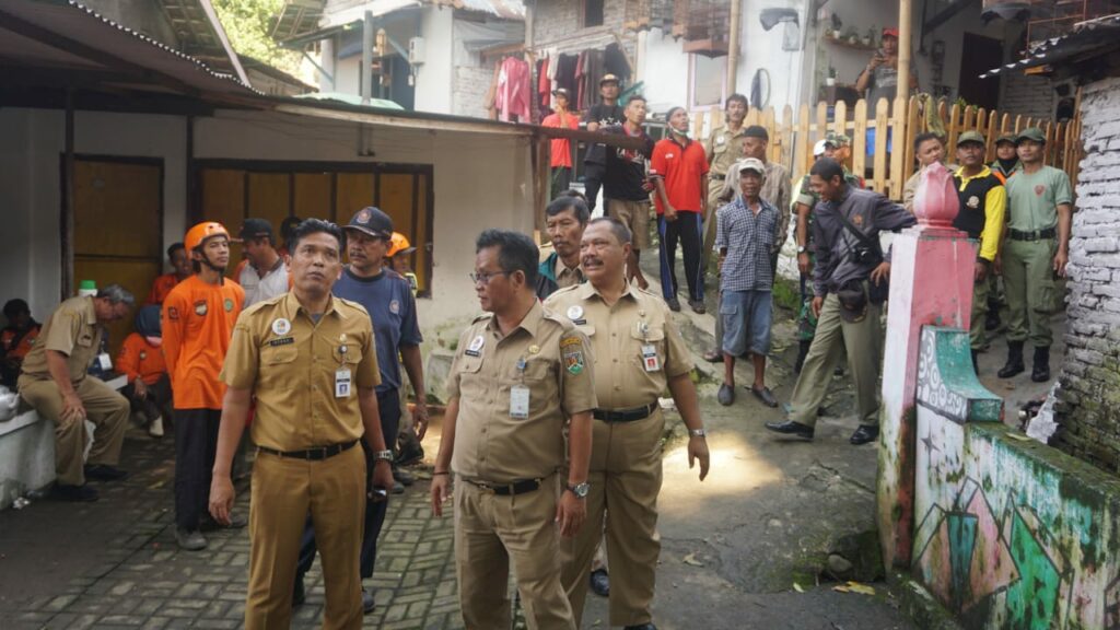 sekda joko budiyono memimpin pengeprasan pohon beringin