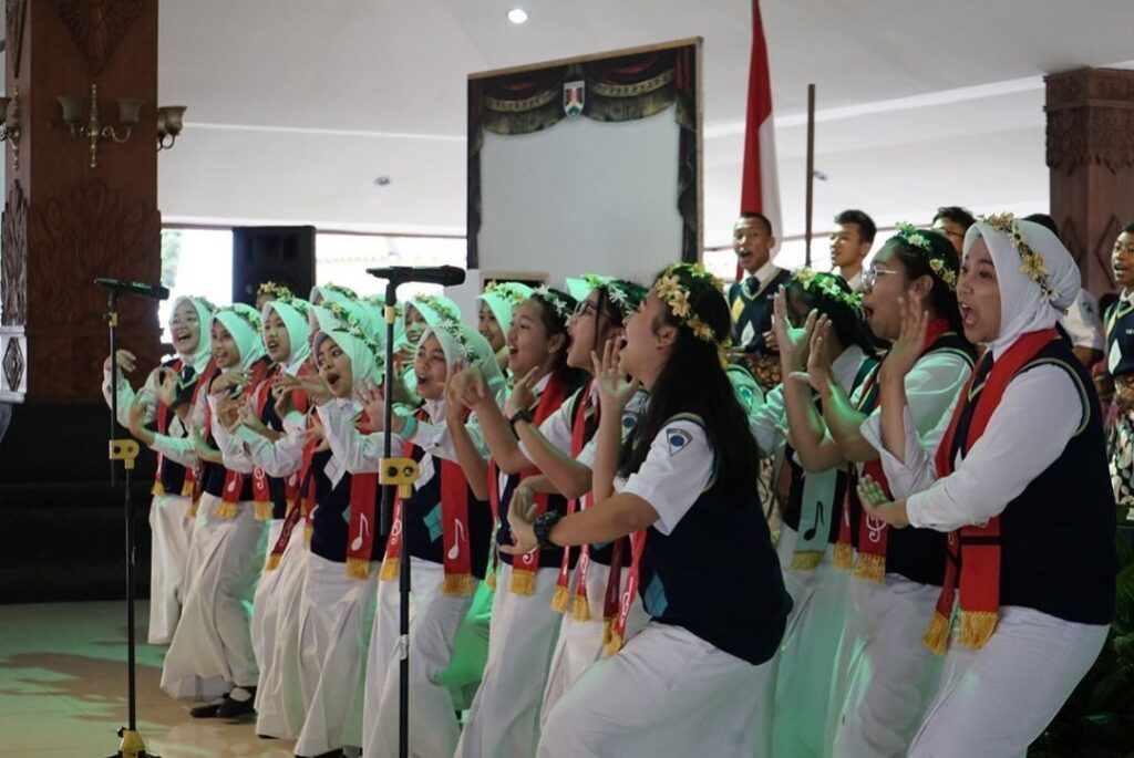 paduan suara dalam acara refleksi sigit